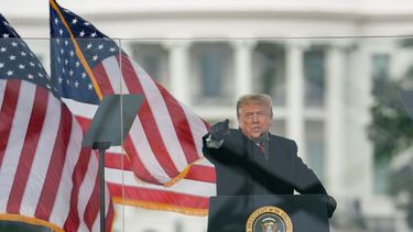El presidente Donald Trump, habla durante una marcha de protesta por la certificación de la victoria electoral de Joe Biden en las elecciones presidenciales, el miércoles 6 de enero de 2021 en Washington, alegando que hubo fraude electoral.
