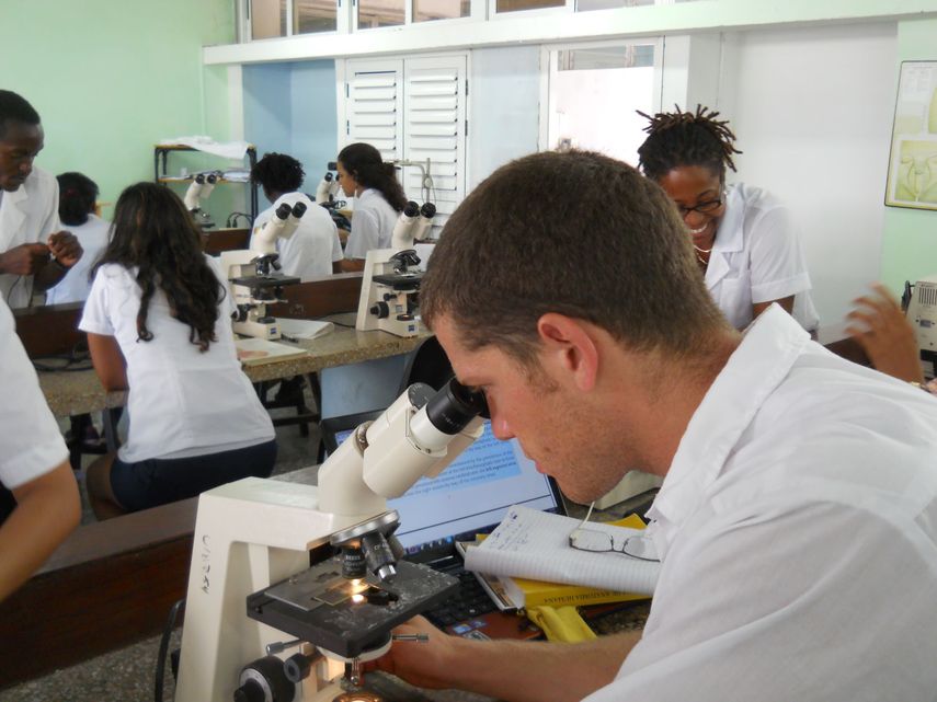 Jack Lucka se convirtió en el primer egresado de medicina en Cuba procedente de Dakota del norte en obtener su habilitación para ejercer en EEUU.