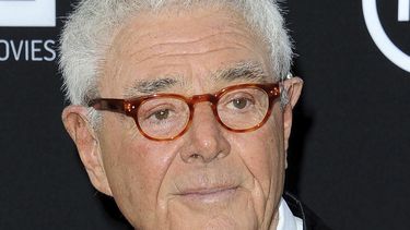 Richard Donner llega a una gala del Instituto Estadounidense de Cine en Los Angeles el 6 de junio de 2013. El cineasta, que ayudó a crear el taquillazo moderno de superhéroes con “Superman” de 1978 y dominó la comedia de amigos policías con la franquicia “Lethal Weapon”, falleció el lunes 5 de julio de 2021 en Los Ángeles. Tenía 91 años.