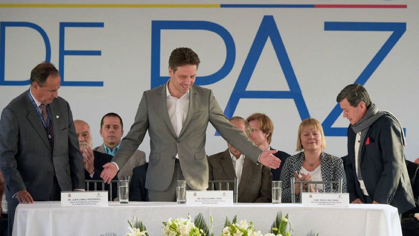 Las dos partes constituirán en ese sentido un equipo conjunto de pedagogía y comunicación para la paz (EPECOP).