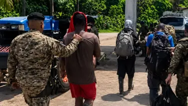 Los mineros ilegales fueron capturados a 10 kilòmetros de la frontera con Colombia. (Senafront)
