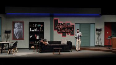 José Eduardo Derbez y Leonardo Lozzane en la puesta en escena de La Clase.&nbsp;