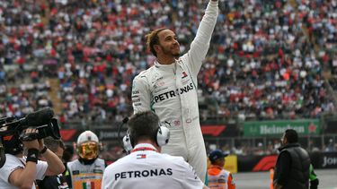 El piloto de la escudería Mercedes quedó a dos títulos del alemán Michael Schumacher.