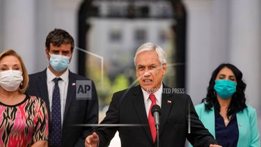 El presidente de Chile, Sebastián Piñera, da una conferencia de prensa en el palacio presidencial de La Moneda en Santiago, Chile.