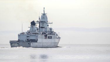 La fragata Hessen de la Armada alemana parte del puerto de Wilhelmshaven, Alemania, el 8 de febrero de 2024, rumbo al Mar Rojo.&nbsp;