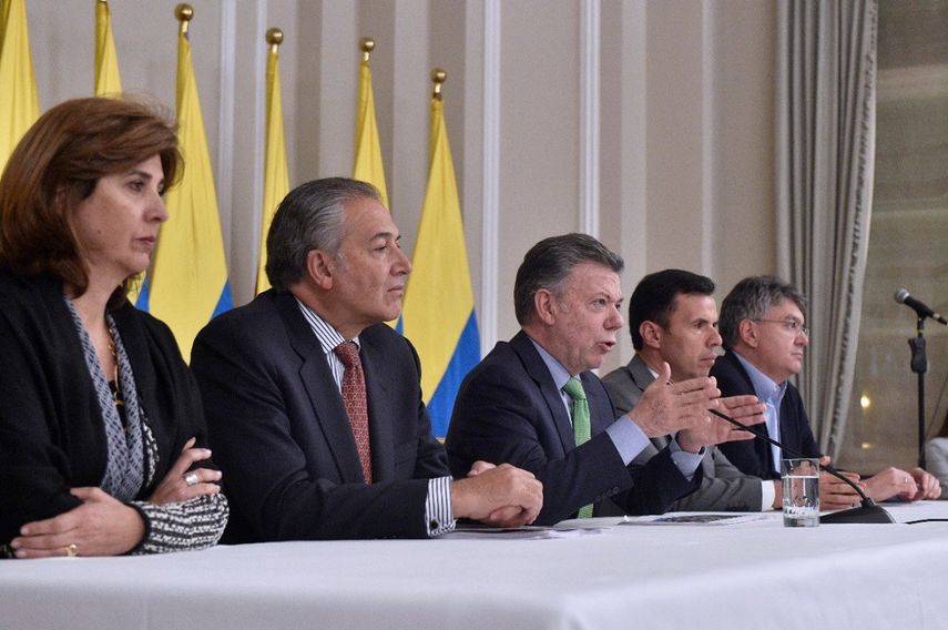 Hoy en reunión del Gabinete del Posconflicto hicimos una revisión exhaustiva de la implementación del Acuerdo de Paz, escribió el presidente Juan Manuel Santos en Twitter.