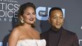 Chrissy Teigen, izquierda, y John Legend llegan a la 24 edici&oacute;n anual de los Critics Choice Awards el 13 de enero de 2019 en Santa M&oacute;nica, California.