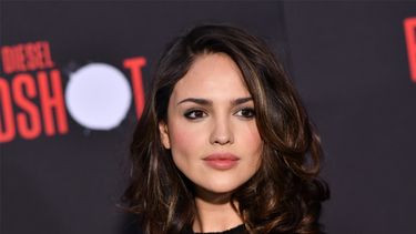 La actriz mexicana Eiza González llega al estreno de Bloodshot de Sony en el cine Regency Village el 10 de marzo de 2020 en Westwood, California.