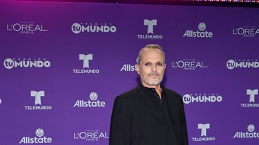El cantante español Miguel Bosé fue reconocido como Persona del Año en 2013 en un evento realizado en Miami por Academia Latina de la Grabación.