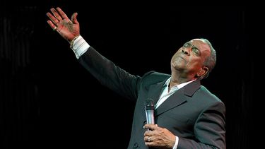 estrellas de la salsa honran a cheo feliciano en la gran manzana