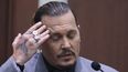 Johnny Depp rinde declaración durante una audiencia en el Tribunal de Circuito del Condado de Fairfax, en Fairfax, Virginia, el miércoles 20 de abril de 2022. El actor demandó a su exesposa Amber Heard por difamación luego que ella escribió un artículo de opinión en el Washington Post en 2018 refiriéndose a sí misma como una figura pública que representa el abuso doméstico.