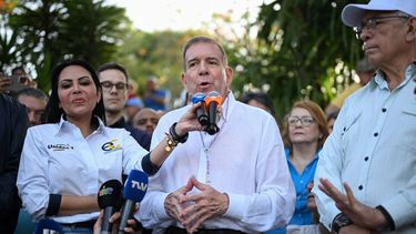 El candidato presidencial de la oposición en Venezuela, Edmundo González Urrutia durante un evento de campaña en Caracas.