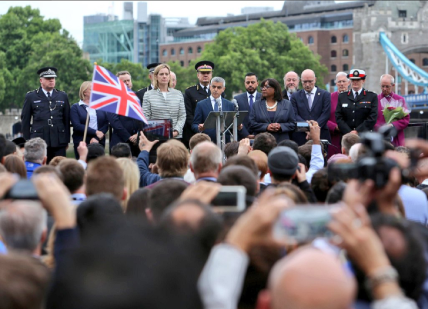 El alcalde de Londres, Sadiq Khan, durante un acto que hubo cerca del lugar del accidente.&nbsp;