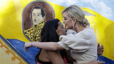 Ivanka Trump abraza a la migrante venezolana Wendy Quevedo en un refugio para migrantes en La Parada, cerca de Cúcuta, Colombia, el 4 de septiembre de 2019.&nbsp;