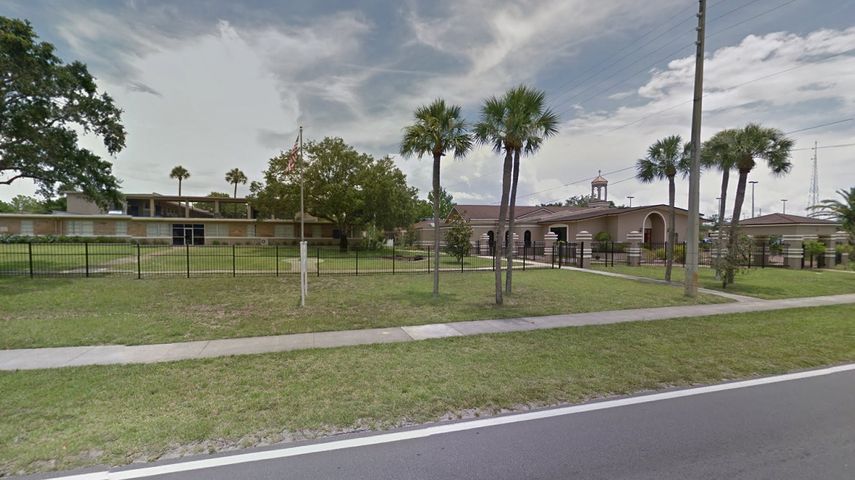 Vista exterior de la St. Andrews Catholic School, en Orlando, Florida.
