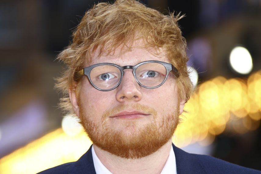 El cantante británico Ed Sheeran posa al llegar al estreno de Yesterday en Londres.
