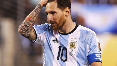Messi padeció mareos y debió ser ayudado por los médicos