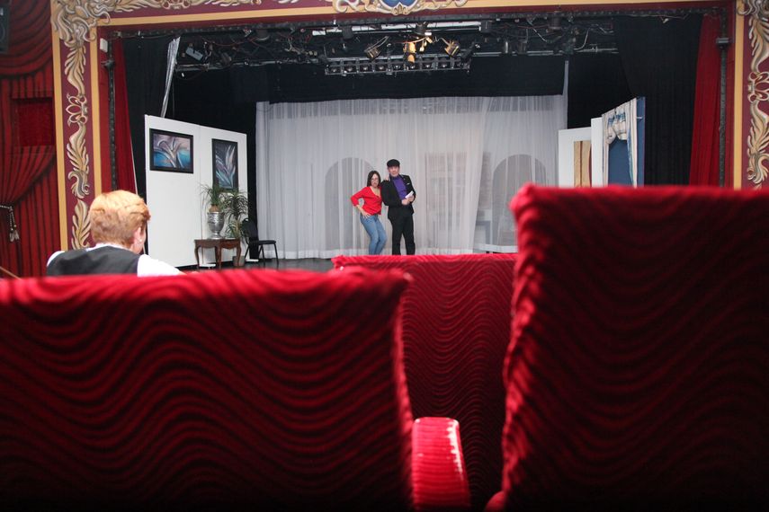 Los actores Tania Guzm&aacute;n y Jes&uacute;s Bra&ntilde;as en los ensayos en el Teatro Bellas Artes, en La Peque&ntilde;a Habana.&nbsp;