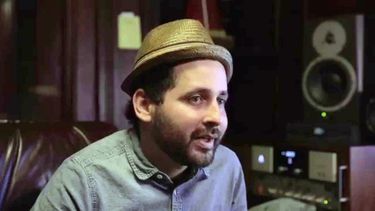 Con canciones en español e inglés, cada tema de Trending Tropics cuenta con artistas invitados de renombre.