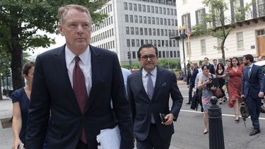 El representante de Comercio Exterior de EEUU, Robert Lighthizer (izq.), y el secretario de Economía de México, Ildefonso Guajardo.