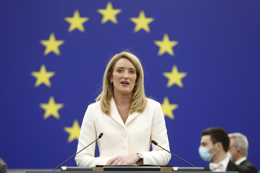 La democristiana Roberta Metsola, de Malta, ofrece un discurso en el Parlamento Europeo, en Estrasburgo, Francia, el 18 de enero de 2022.&nbsp;