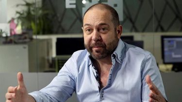 El cineasta es reconocido por su película Azul y no tan rosa.
