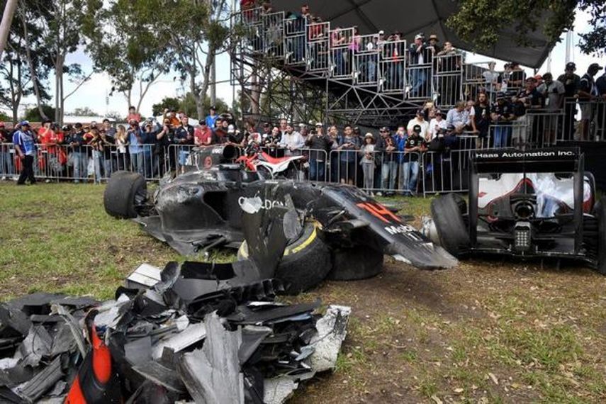Alonso pudo salir ileso del choque. (EFE)