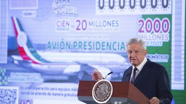 López Obrador afirma que la economía de México es sólida y rechaza la crítica hacia sus políticas. 