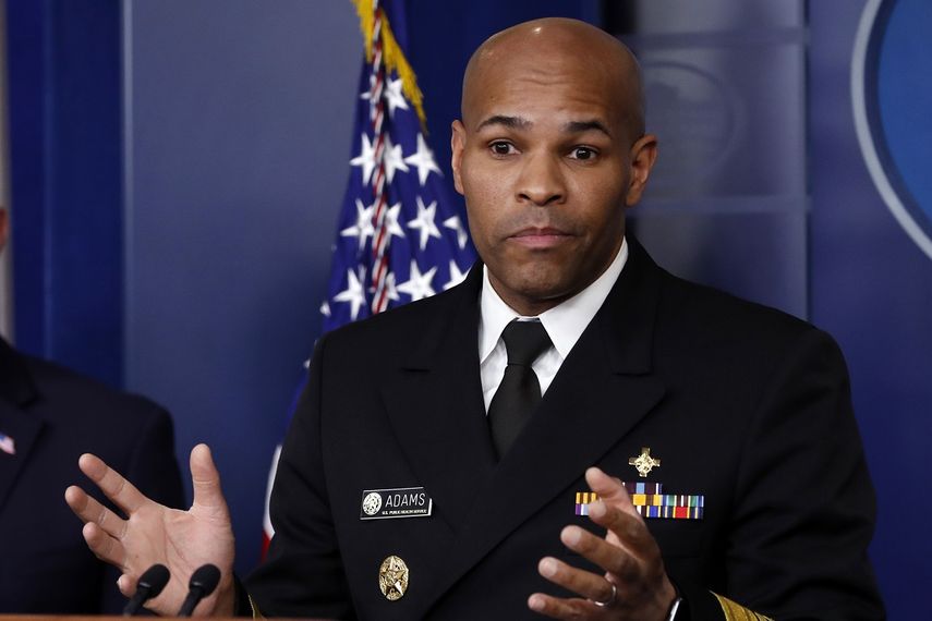 El director de salud p&uacute;blica de EEUU Jerome Adams en un evento en la Casa Blanca en Washington el 3 de abril del 2020.&nbsp;
