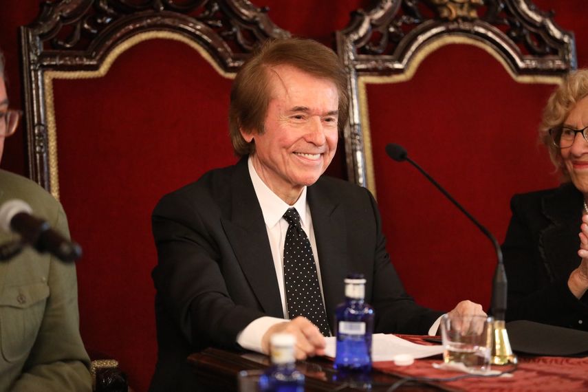 Raphael&nbsp;comenzar&aacute; su gira Latinoamericana. En este primer tramo, visitar&aacute; M&eacute;xico, Colombia y Ecuador con el Tour RESinph&oacute;nico, gira en la que presenta su &uacute;ltimo disco arropado por una orquesta sinf&oacute;nica.