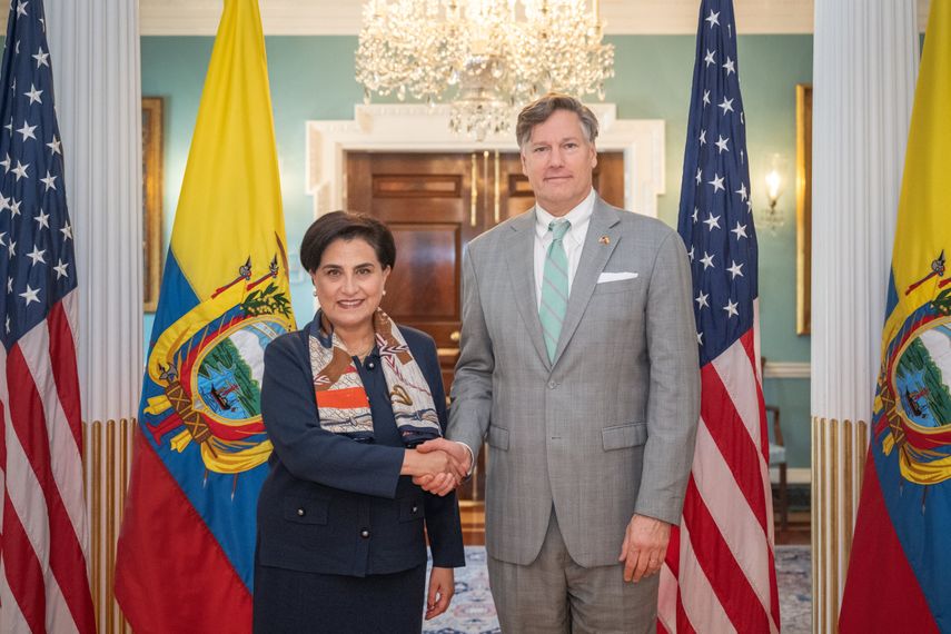 Gabriela Sommerfeld y Christopher Landau. (Cancillería ecuatoriana)