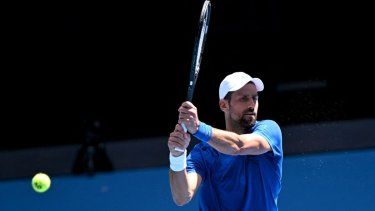 El serbio Novak Djokovic durante un entrenamiento antes del inicio del Abierto de Australia, el 9 de enero de 2025.