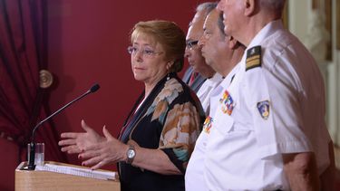 Bachelet reiteró además sus agradecimientos a los bomberos, que en Chile son voluntarios, por la labor desempeñada durante las últimas semanas.