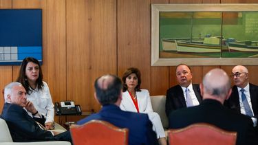 El presidente Michel Temer reunido con ministros de Brasil y Colombia en el Palacio de Planalto en Brasilia el 21FEB18.&nbsp;