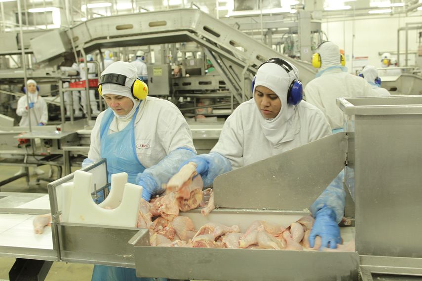 Las exportaciones de carnes a cerca de 150 países, que el año pasado rindieron a Brasil cerca de 12.000 millones de dólares, representan cerca del 7% de las ventas externas del país.