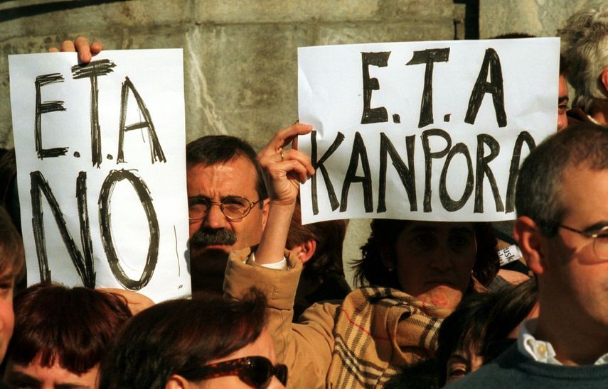 En 1999 hubo una manifestación pacífica contra el grupo terrorista ETA. 