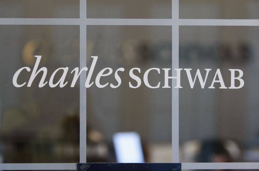Una oficina de la firma de inversiones Charles Schwab en Oakland, California.
