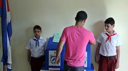 La Comisión Electoral Nacional ha informado que se han instalado&nbsp;25.348 colegios electorales.