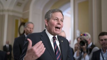 Steve Daines, senador republicano por Montana, en el Capitolio en Washington. &nbsp;