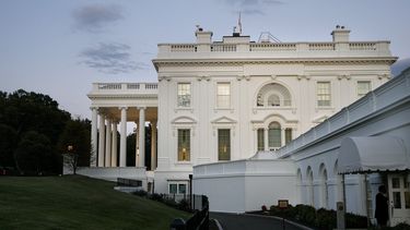 Un hombre ingresa en la zona de prensa de la Casa Blanca en Washington, el s&aacute;bado 7 de septiembre de 2019.&nbsp;