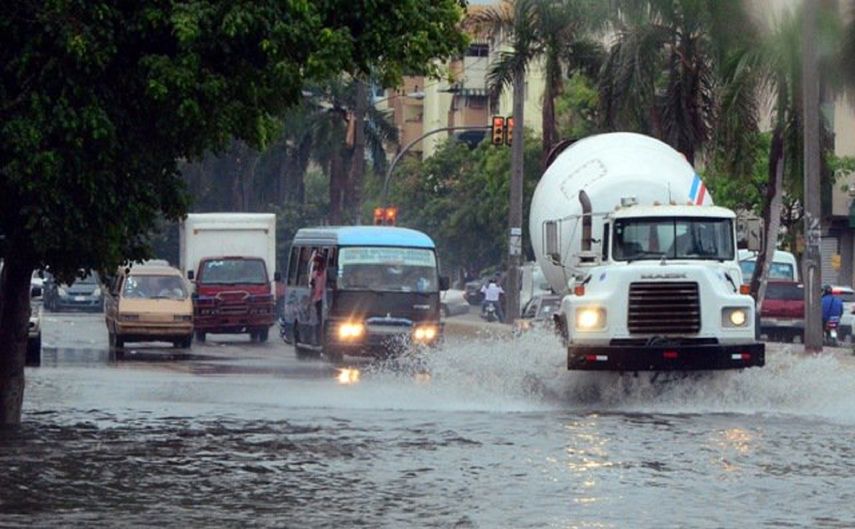Hasta 20 provincias del país isleño se mantienen en alerta de inundaciones, dos de ellas, Duarte y María Trinidad Sánchez (norte), en alerta roja (máxima).