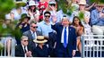 El expresidente Donald Trump asisten a la graduación de su hijo Barron en una escuela de Florida.