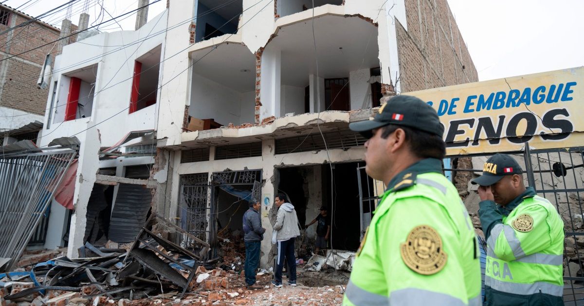 Ataque con dinamita en Perú deja tres heridos y decenas de viviendas afectadas