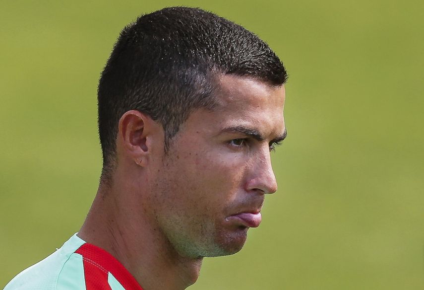 El jugador luso Cristiano&nbsp;Ronaldo&nbsp;asiste al entrenamiento de Portugal en Oeiras.&nbsp;