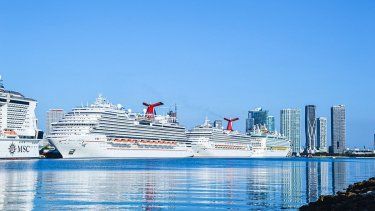 Vista parcial de cruceros atracados en Puerto de Miami, en Florida.