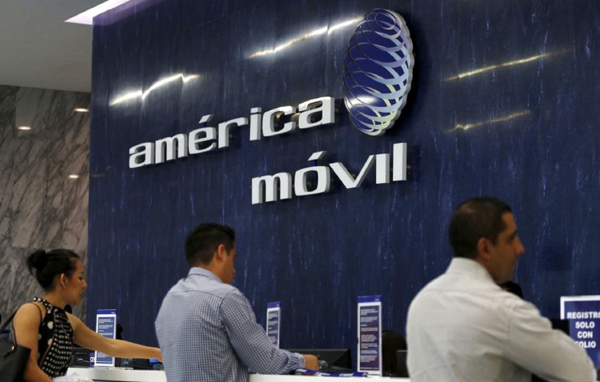 Un fallo a favor de América Móvil, que  controla más del 60% del mercado, tendría un impacto inmediato sobre las  grandes inversiones previstas por otros operadores como AT&T y  Movistar.