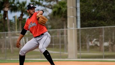 Si los lanzadores, al menos, mantienen el nivel de esta campaña y los bates de J.T Realmuto y Starlin Castros son capaces de comandar la ofensiva, el conjunto podría ver un notable cambio.