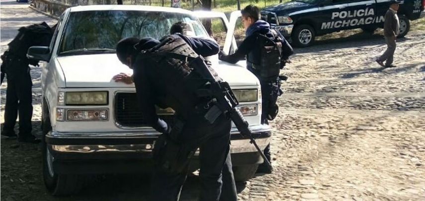 La Fiscalía estatal se trasladó a la escena del crimen, donde hallaron un mensaje presuntamente de narcotraficantes.
