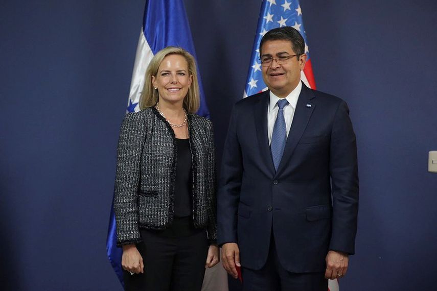 La secretaría de Seguridad Nacional de EEUU,&nbsp;Kirstjen&nbsp;M.&nbsp;Nielsen, y el presidente de Honduras, Juan Orlando Hernández.
