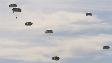 Paracaidistas de 82° de la División Aerotransportada de Estados Unidos.